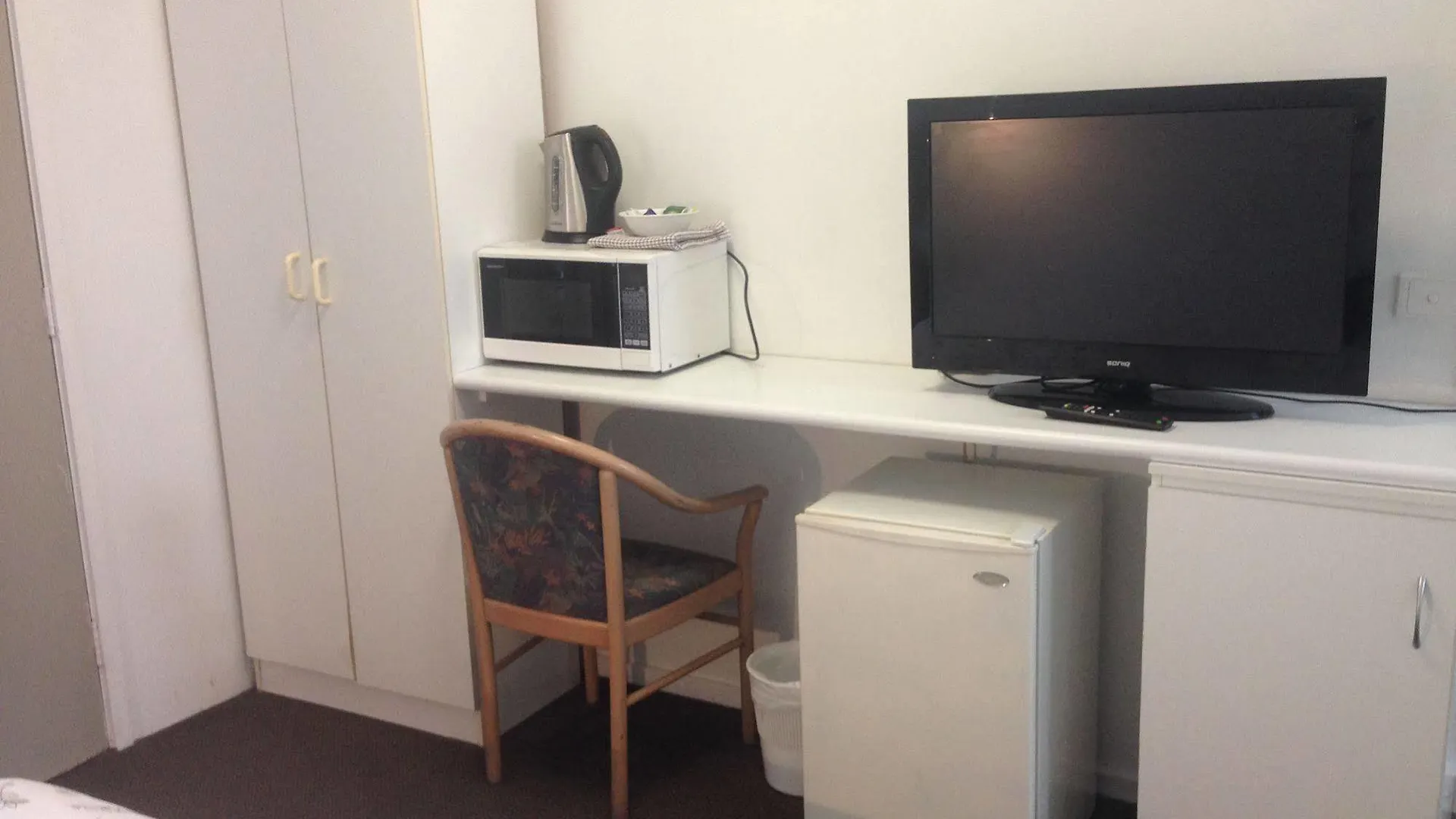 ***  Cairns City Motel Australia