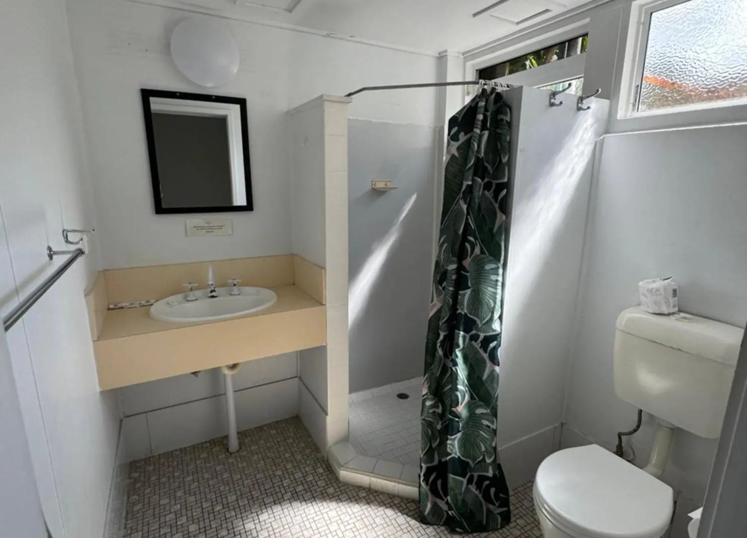 ***  Cairns City Motel Australia
